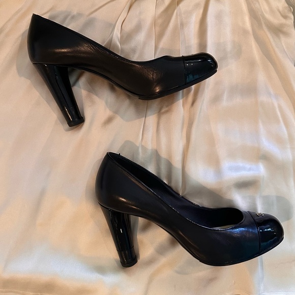 CHANEL Leather Pumps - Picture 3 of 5